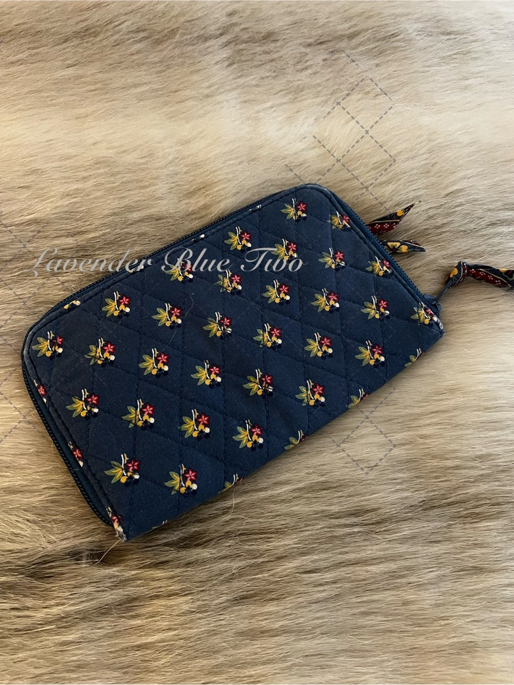 Vintage VERA BRADLEY Emily 2004 Zip Around Wallet Long Red Blue Floral Quilt USA - Picture 5 of 11